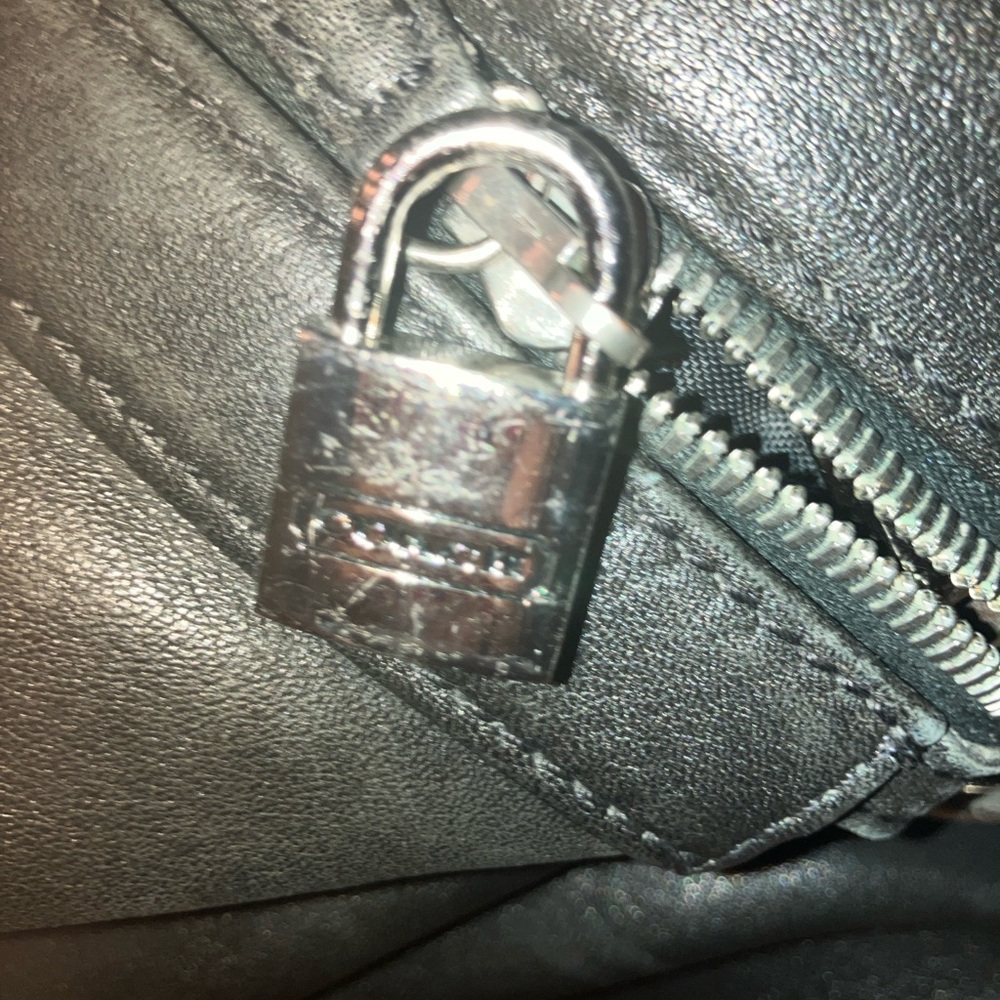 Coach Leather 5409 Travel Bag with detachable strap- this is a forever piece! - Picture 7 of 8